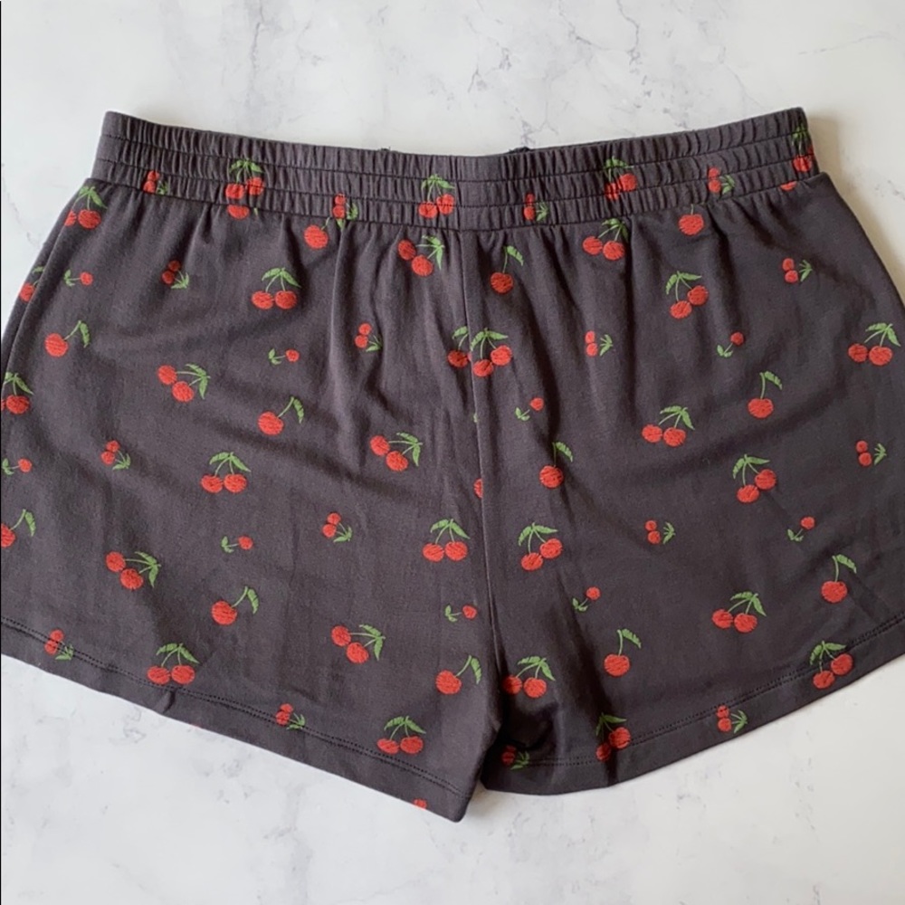 cherry Short - Picture 5 of 5